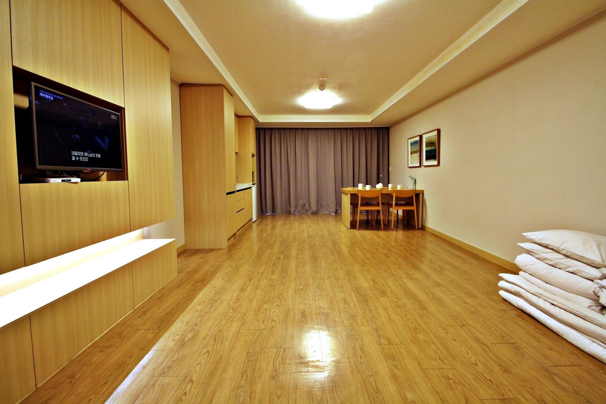 Luceville Seogwipo Exterior photo