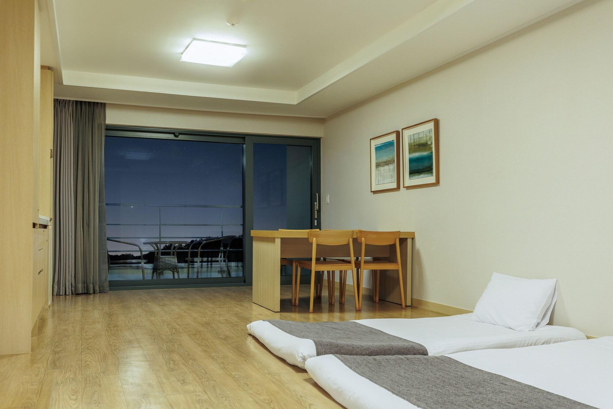 Luceville Seogwipo Exterior photo