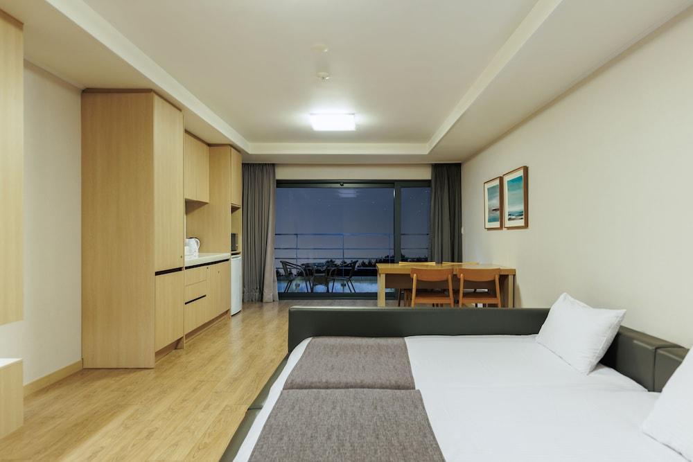 Luceville Seogwipo Exterior photo