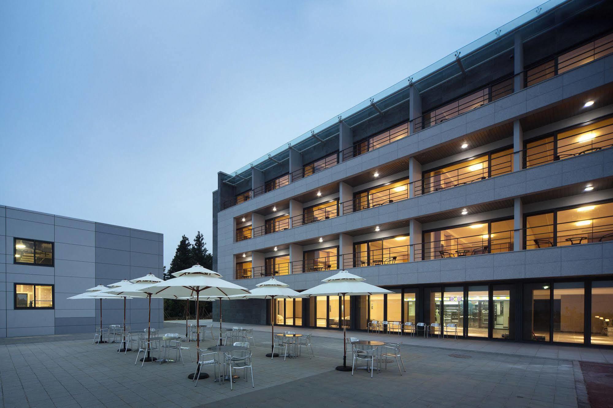 Luceville Seogwipo Exterior photo